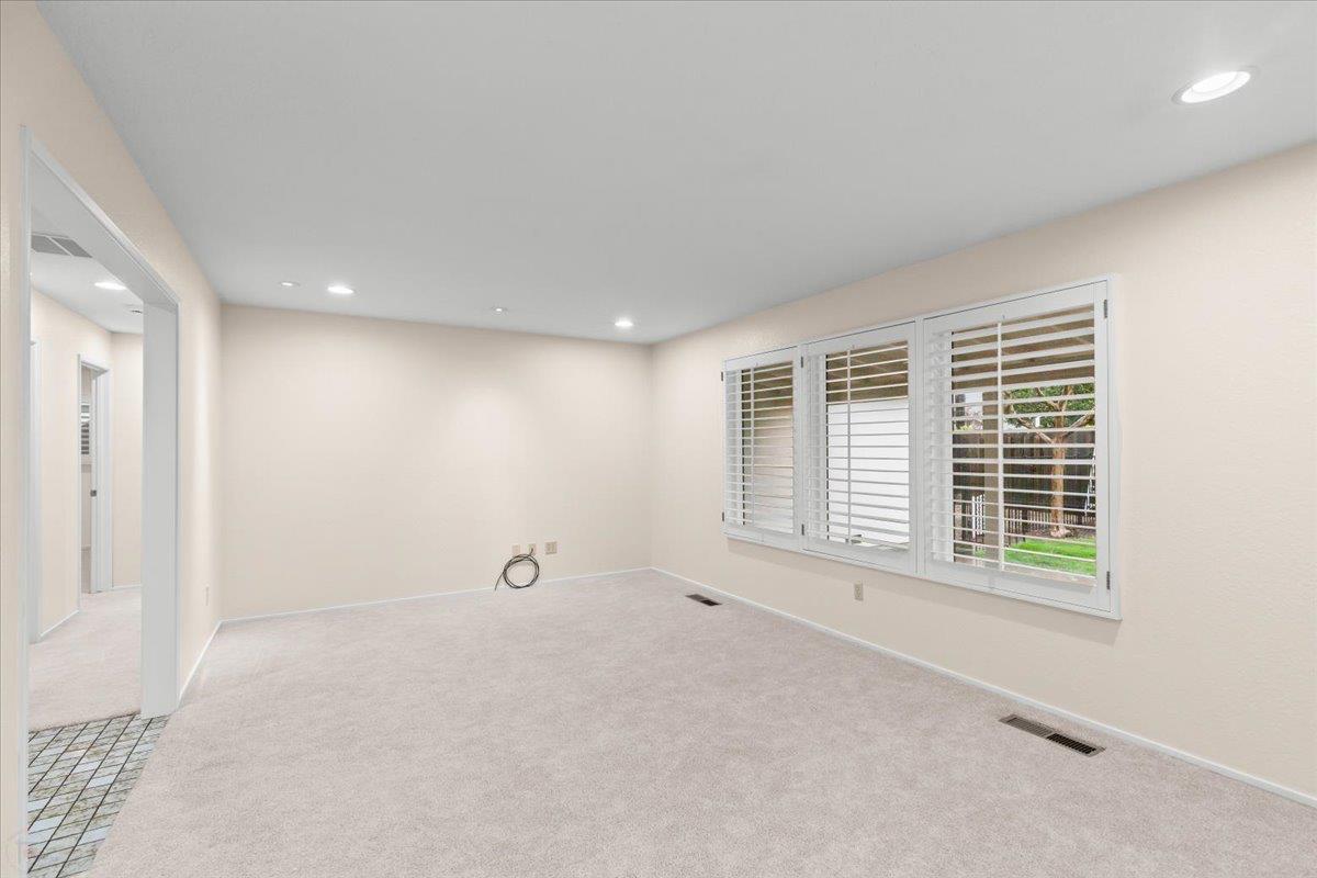 1912 Scarborough Ct, Modesto, CA 95355