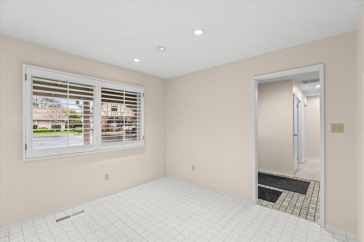 1912 Scarborough Ct, Modesto, CA 95355