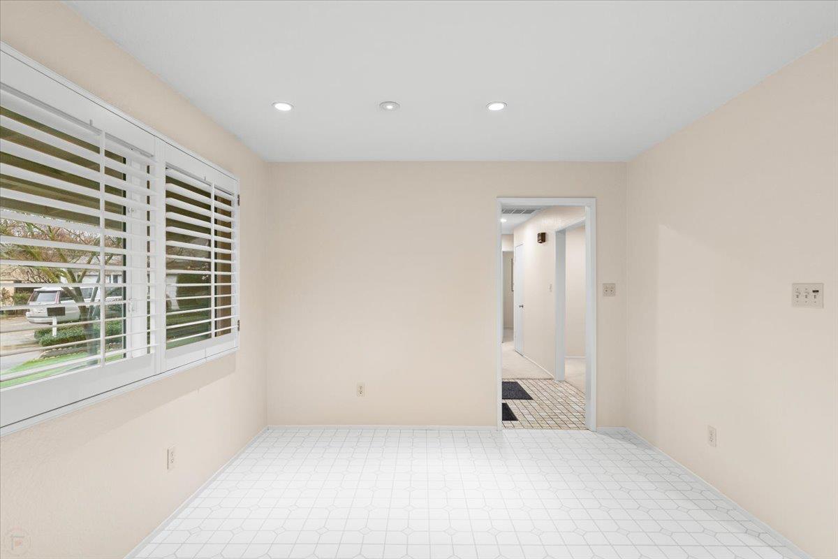 1912 Scarborough Ct, Modesto, CA 95355