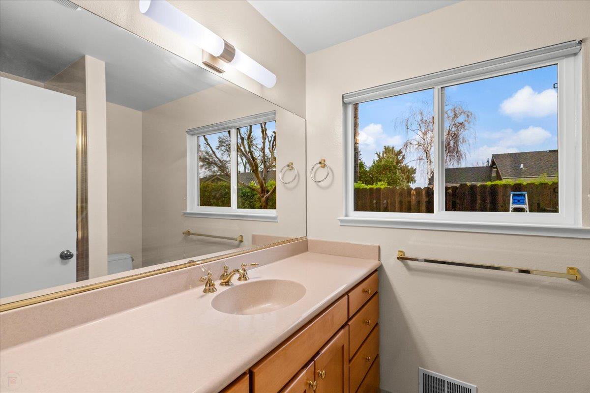 1912 Scarborough Ct, Modesto, CA 95355