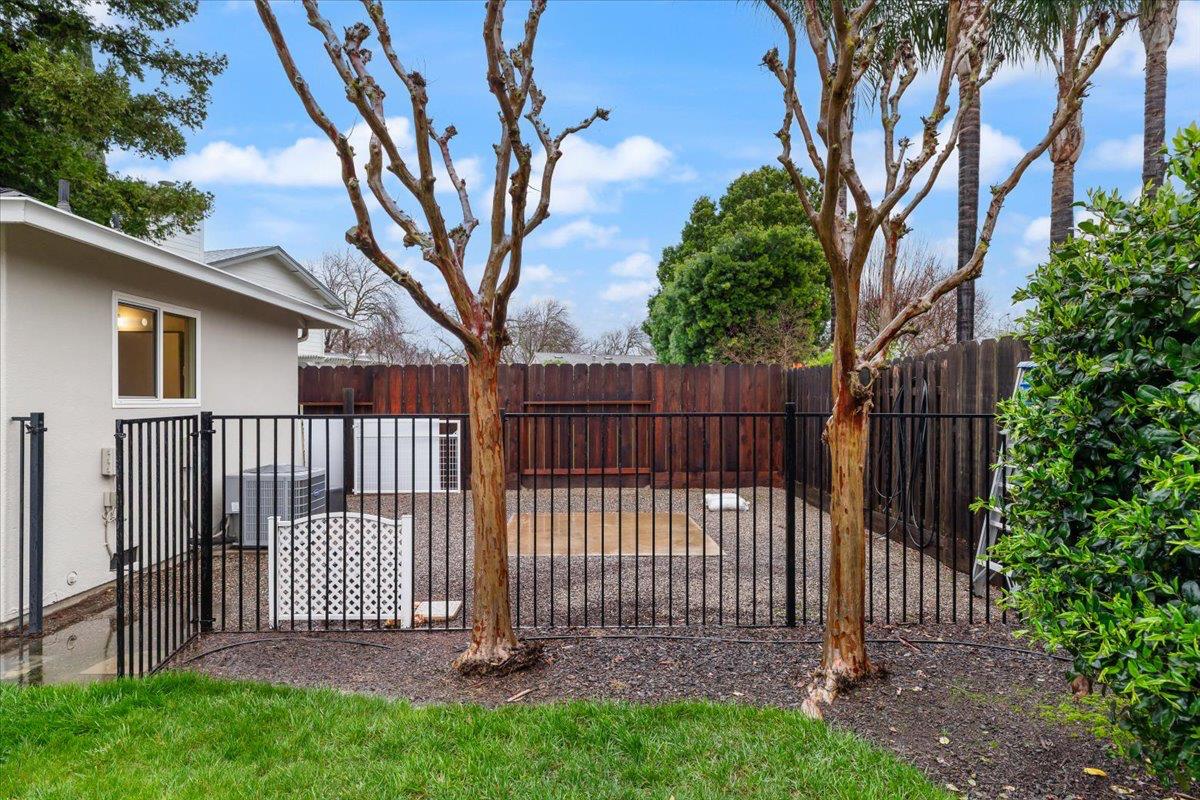 1912 Scarborough Ct, Modesto, CA 95355