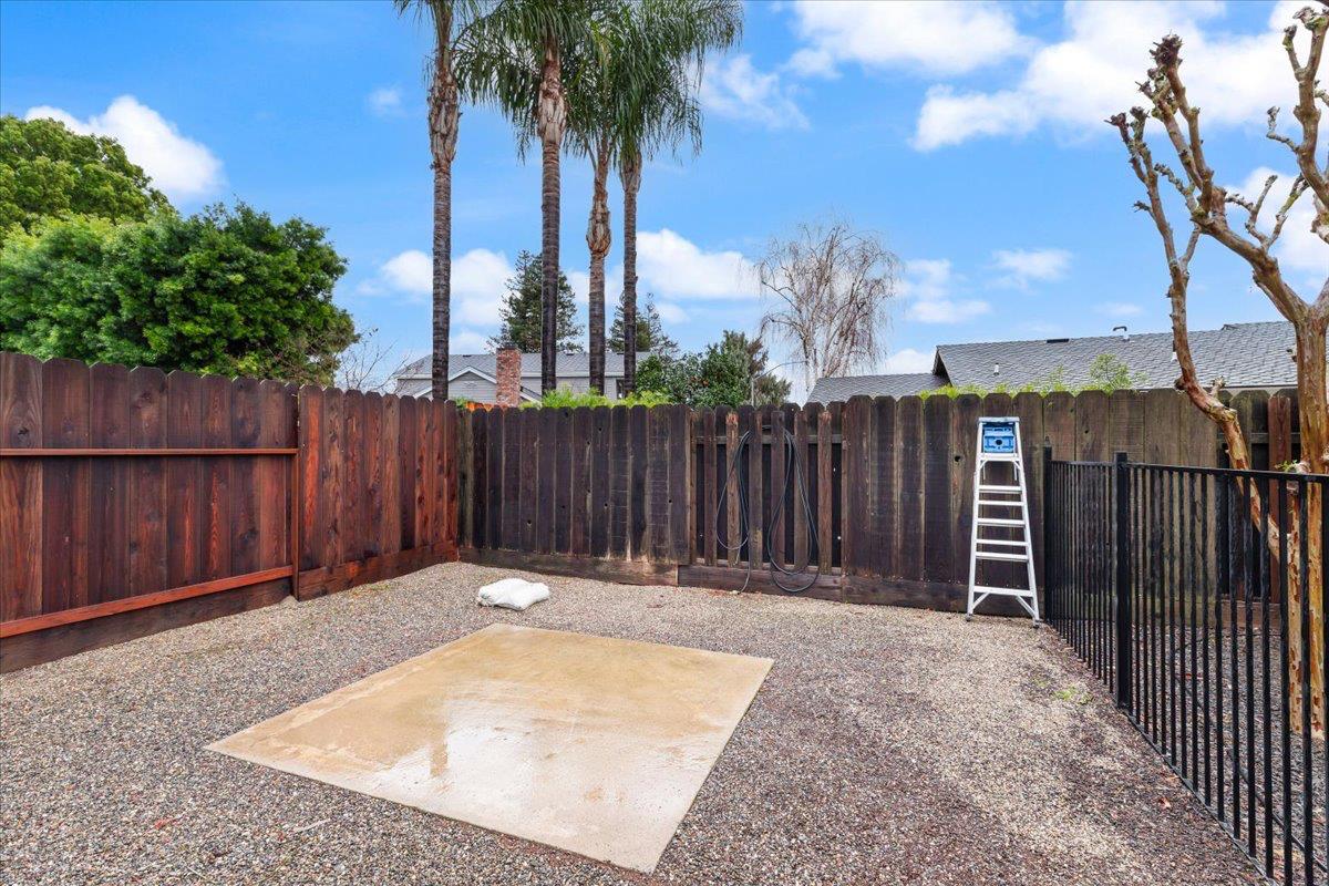 1912 Scarborough Ct, Modesto, CA 95355