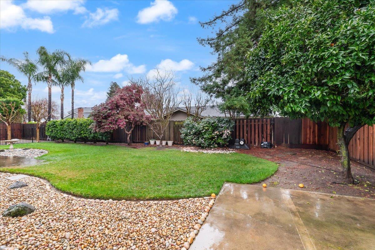 1912 Scarborough Ct, Modesto, CA 95355