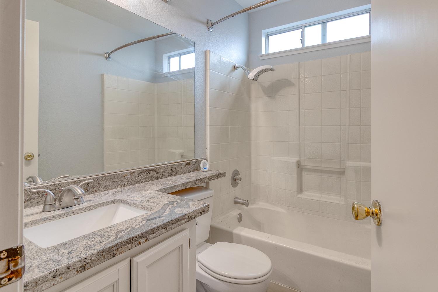 900 W Canal Dr #114, Turlock, CA 95380