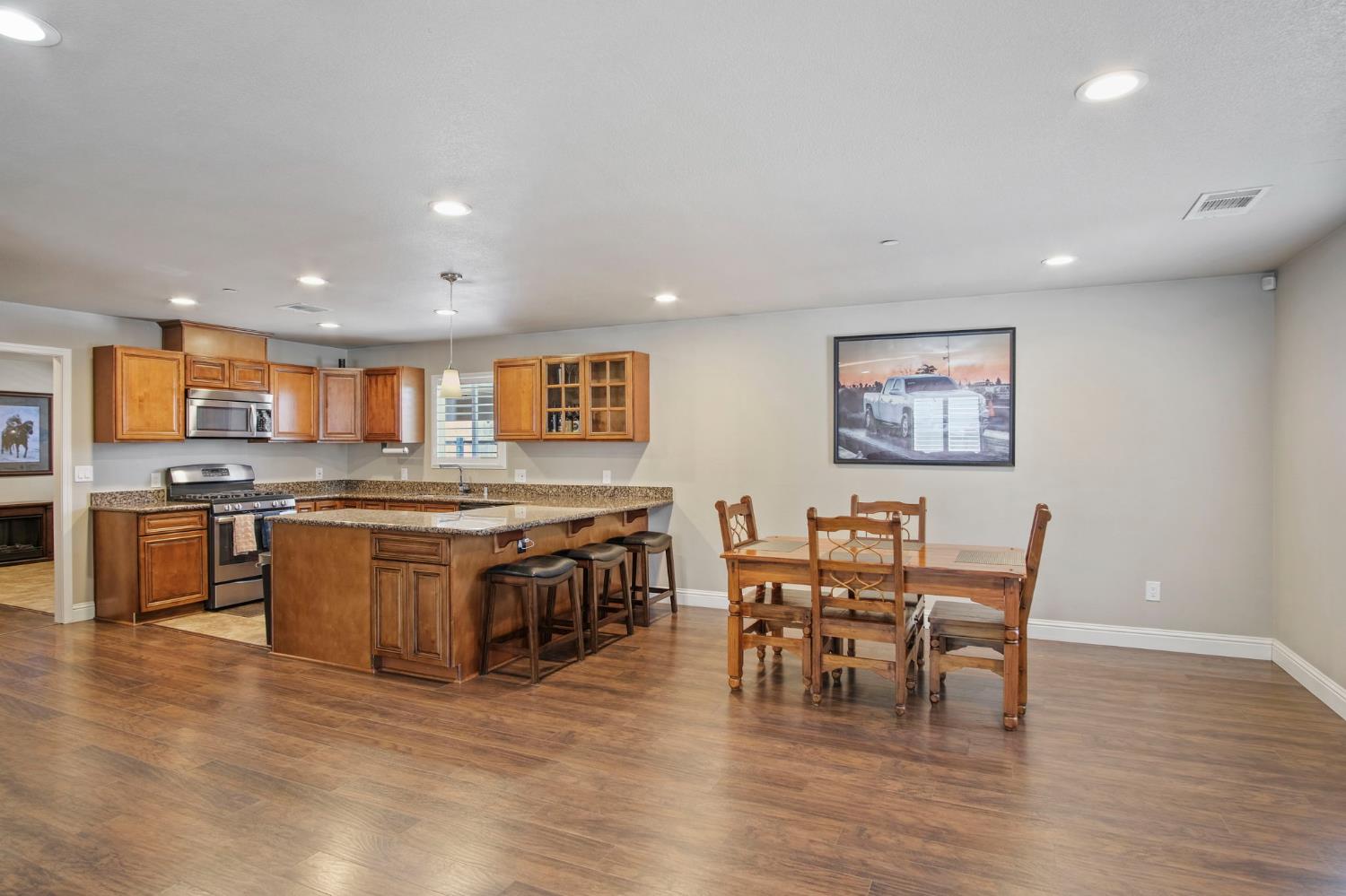 1529 Mitchell Ave, Escalon, CA 95320