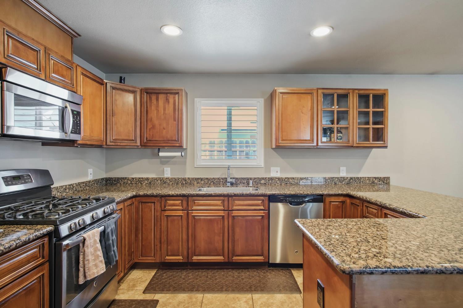 1529 Mitchell Ave, Escalon, CA 95320