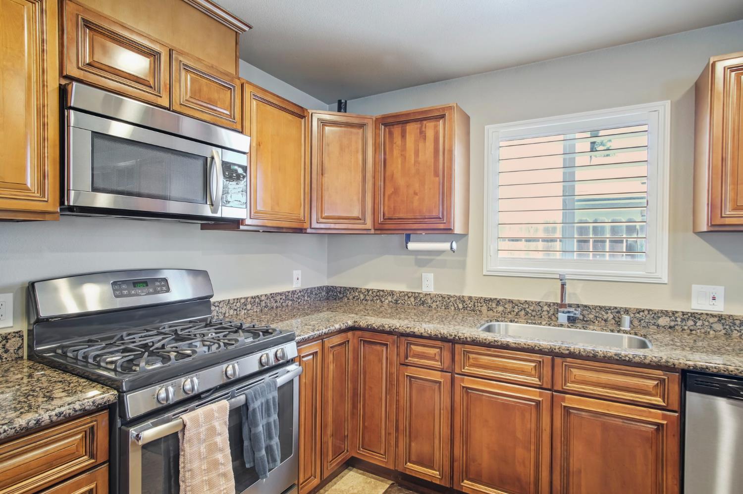 1529 Mitchell Ave, Escalon, CA 95320