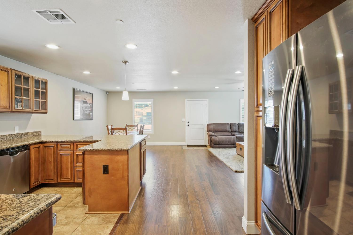 1529 Mitchell Ave, Escalon, CA 95320