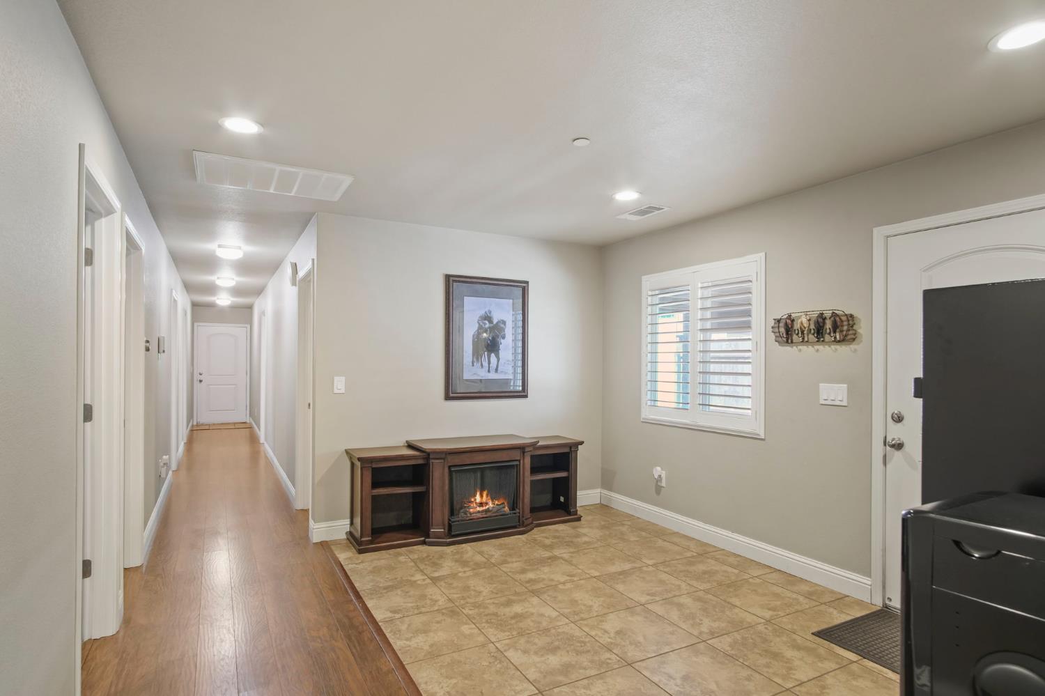 1529 Mitchell Ave, Escalon, CA 95320