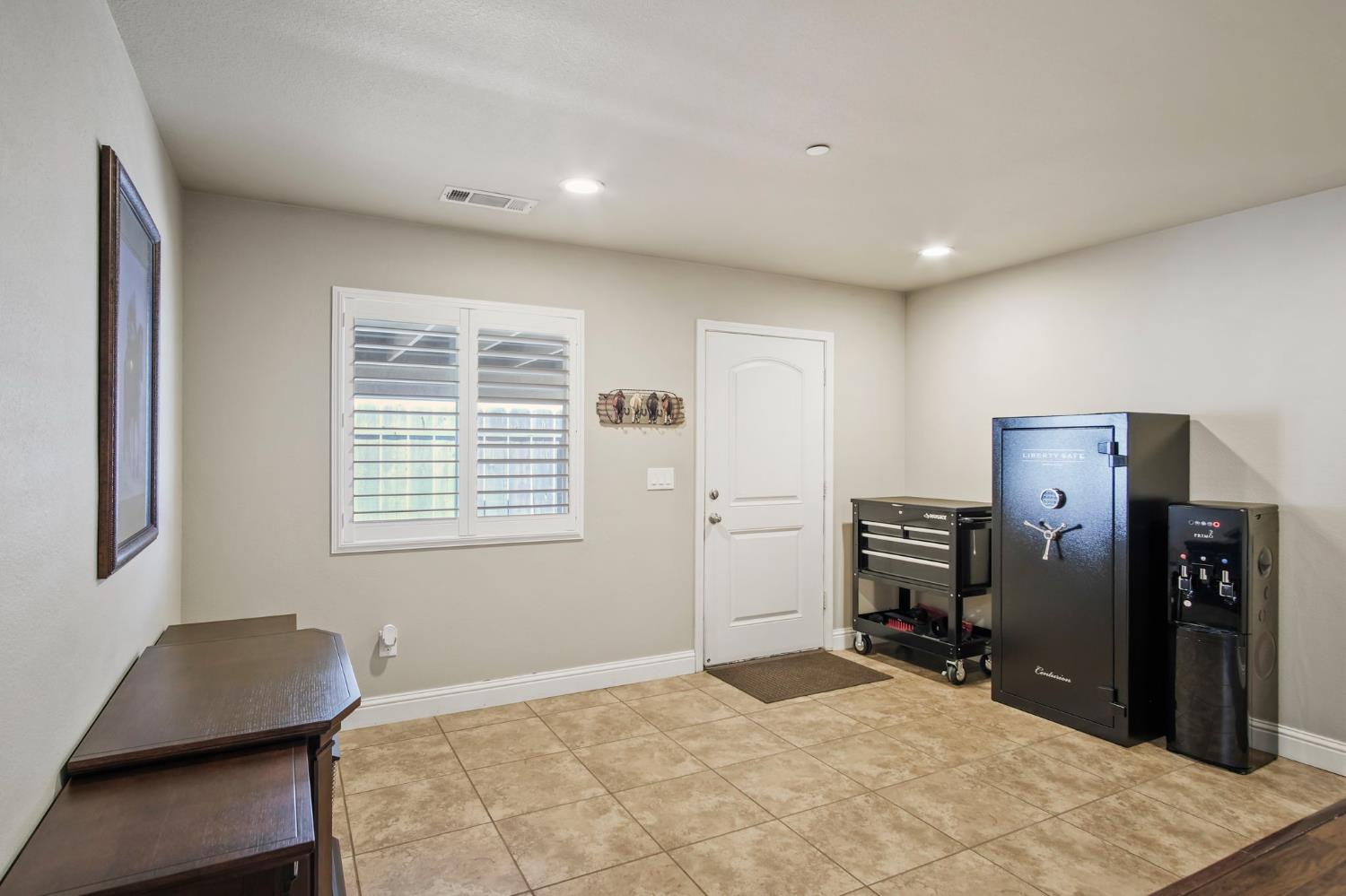 1529 Mitchell Ave, Escalon, CA 95320