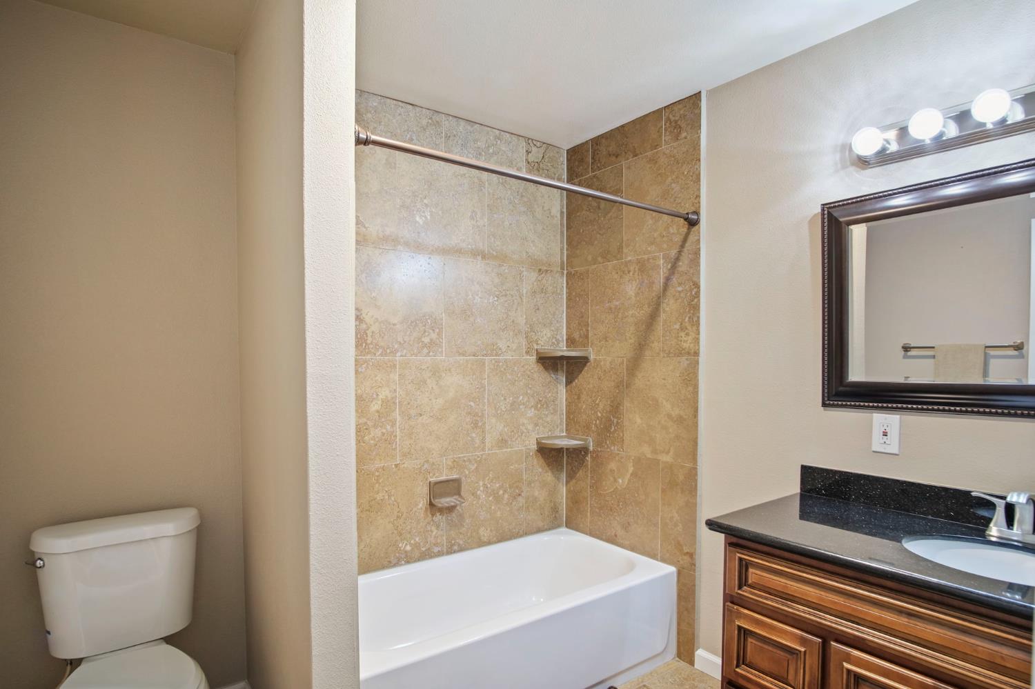 1529 Mitchell Ave, Escalon, CA 95320