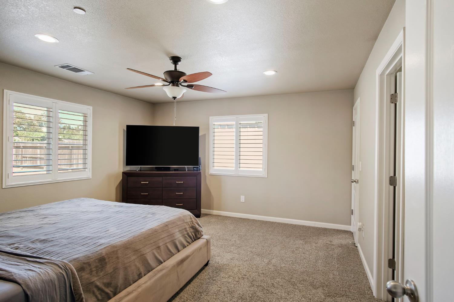 1529 Mitchell Ave, Escalon, CA 95320