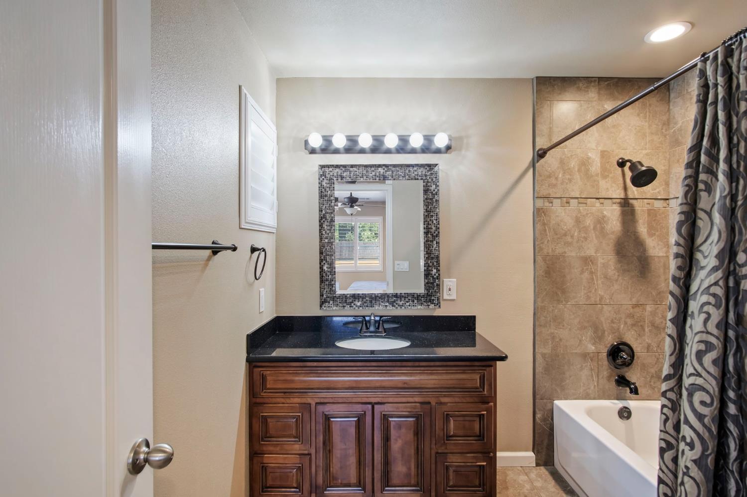 1529 Mitchell Ave, Escalon, CA 95320