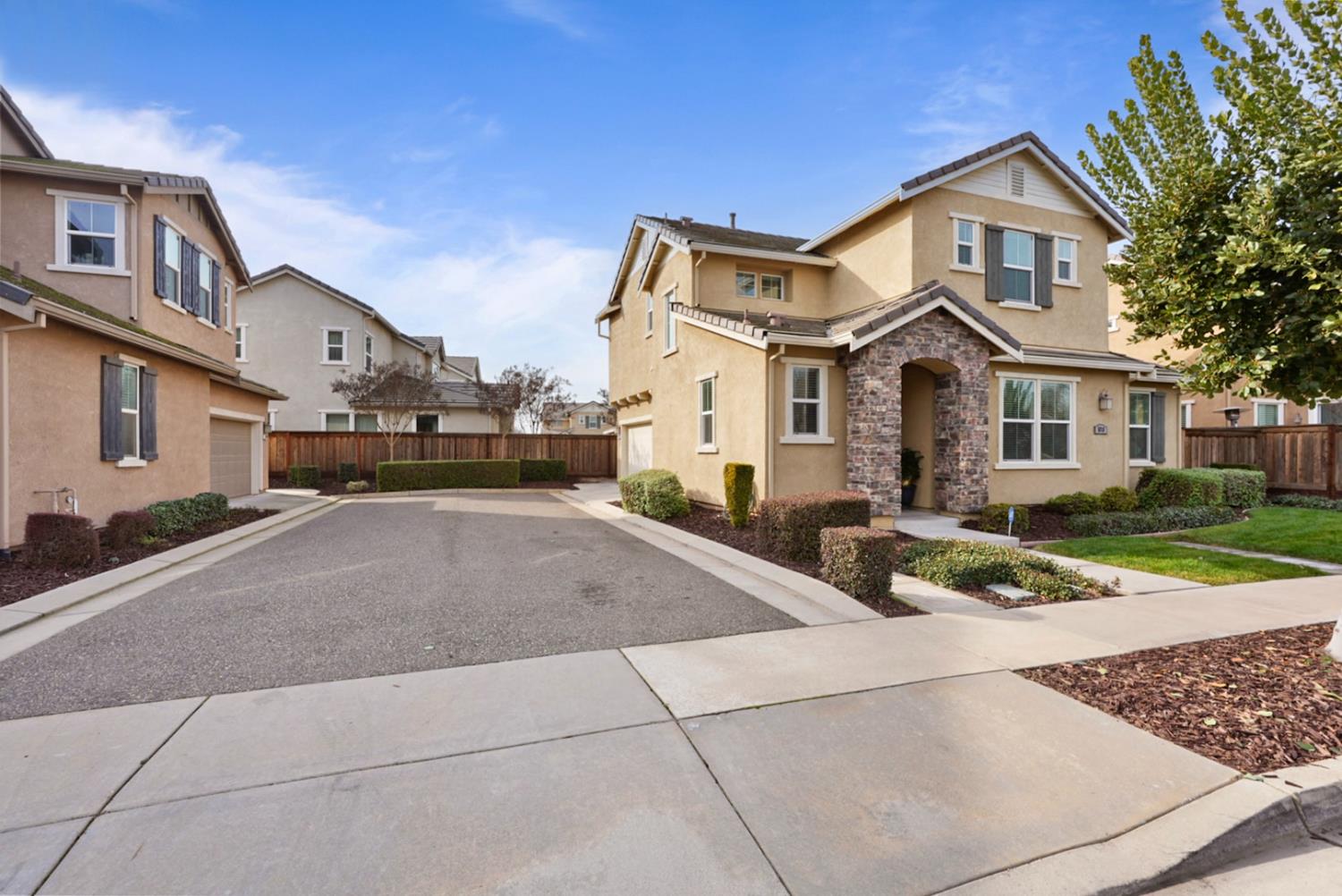 5713 Antique Rose Way, Riverbank, CA 95367