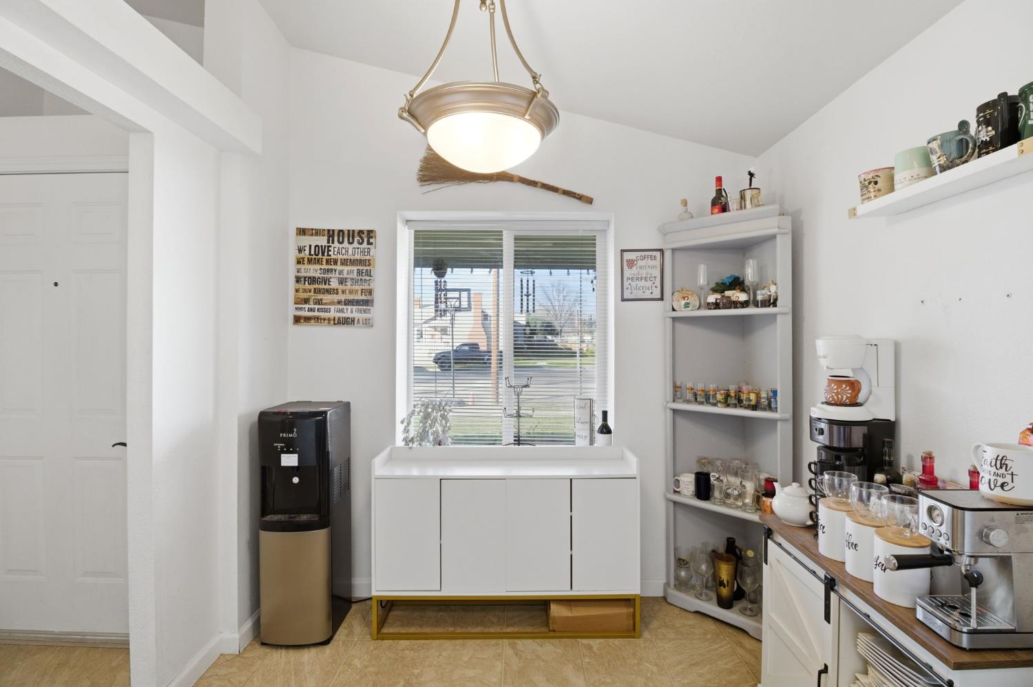 712 5th Ave, Gustine, CA 95322