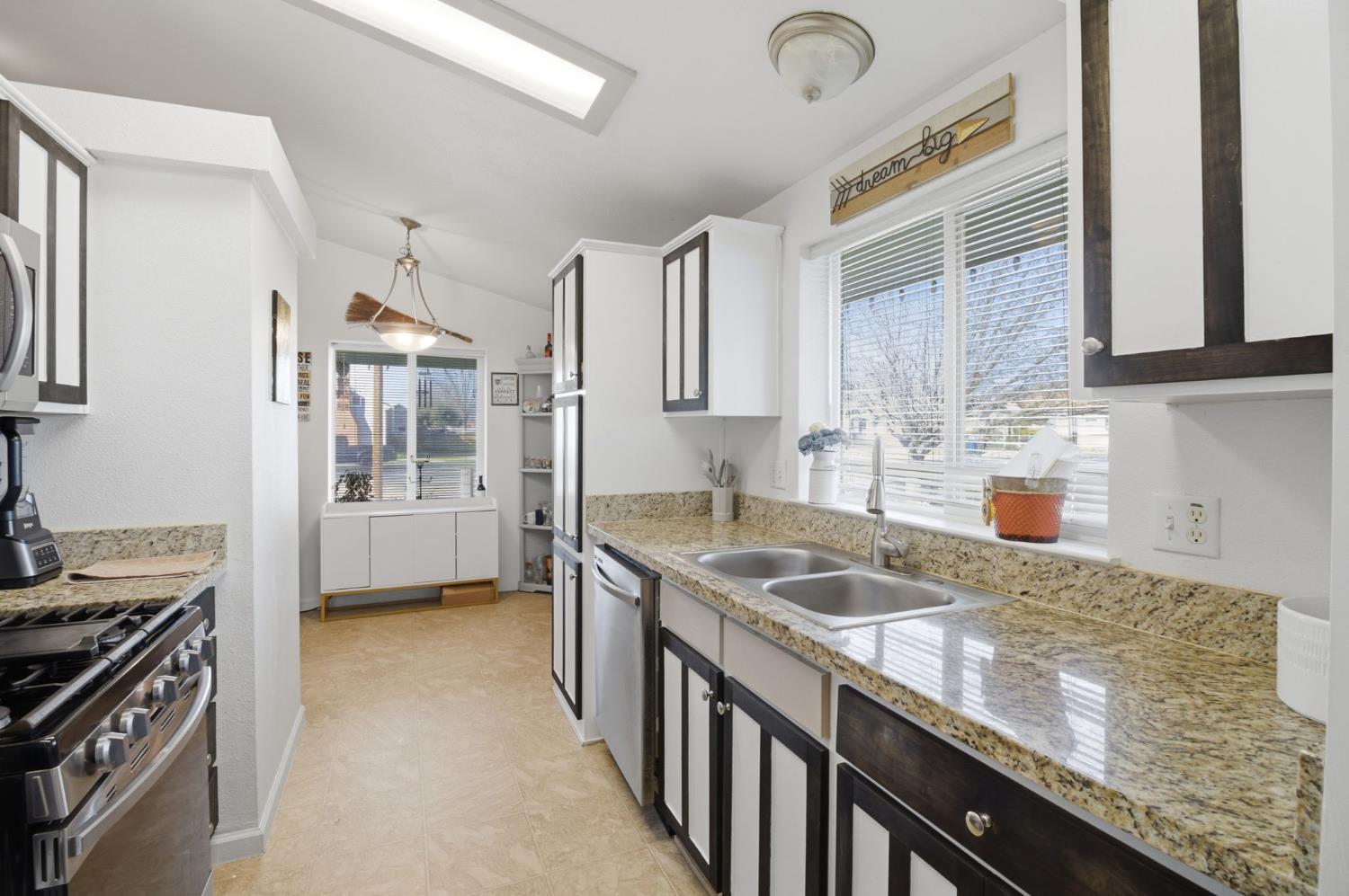 712 5th Ave, Gustine, CA 95322