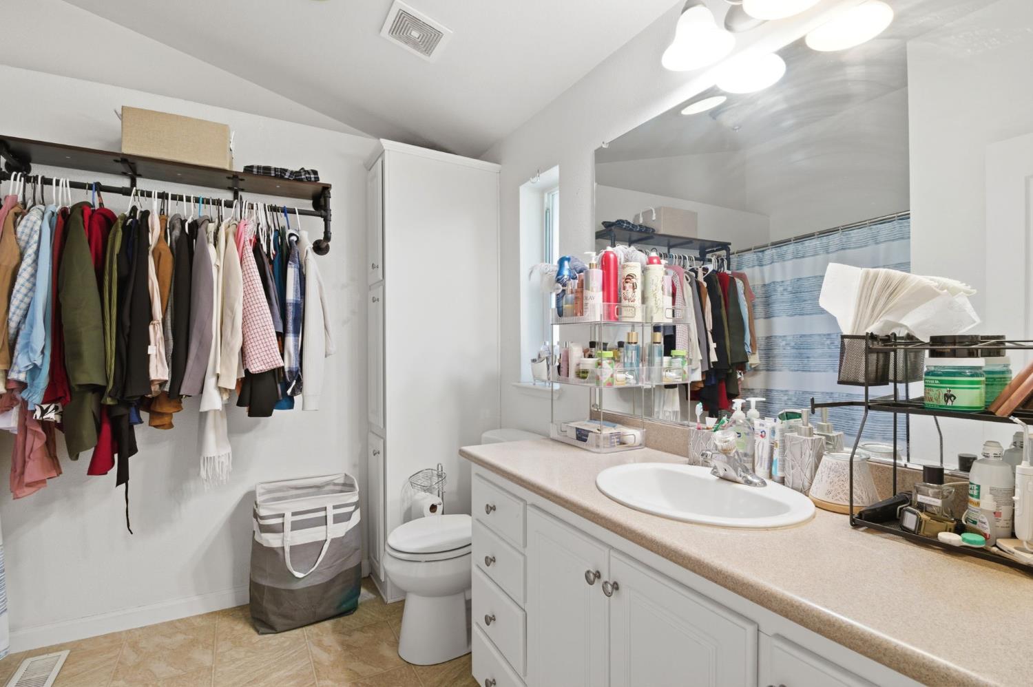 712 5th Ave, Gustine, CA 95322