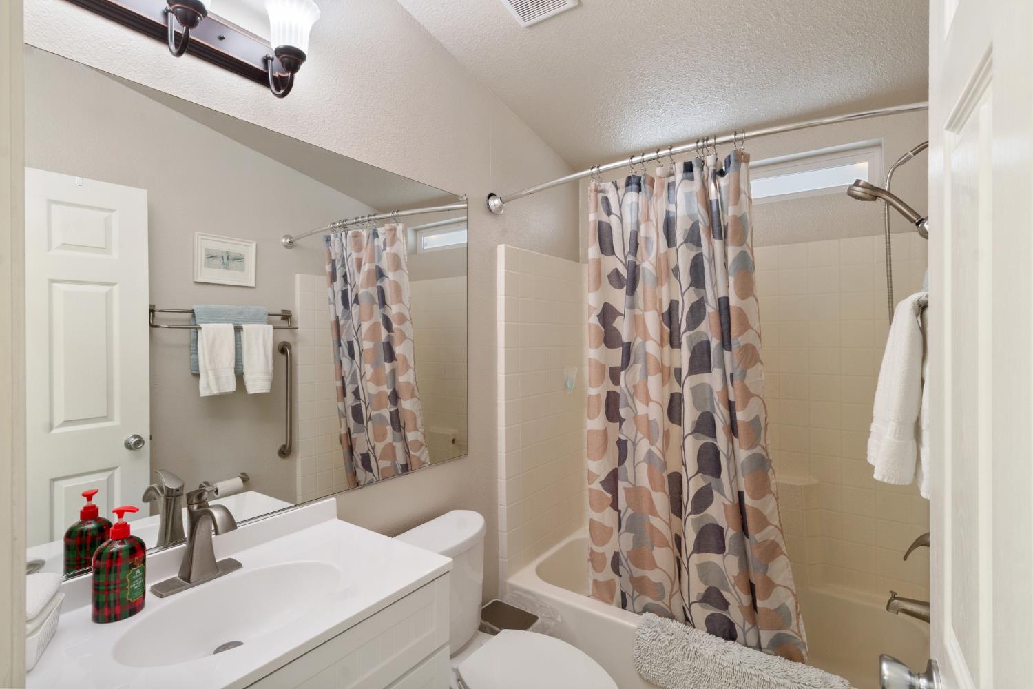 13355 Lancaster Rd, Oakdale, CA 95361