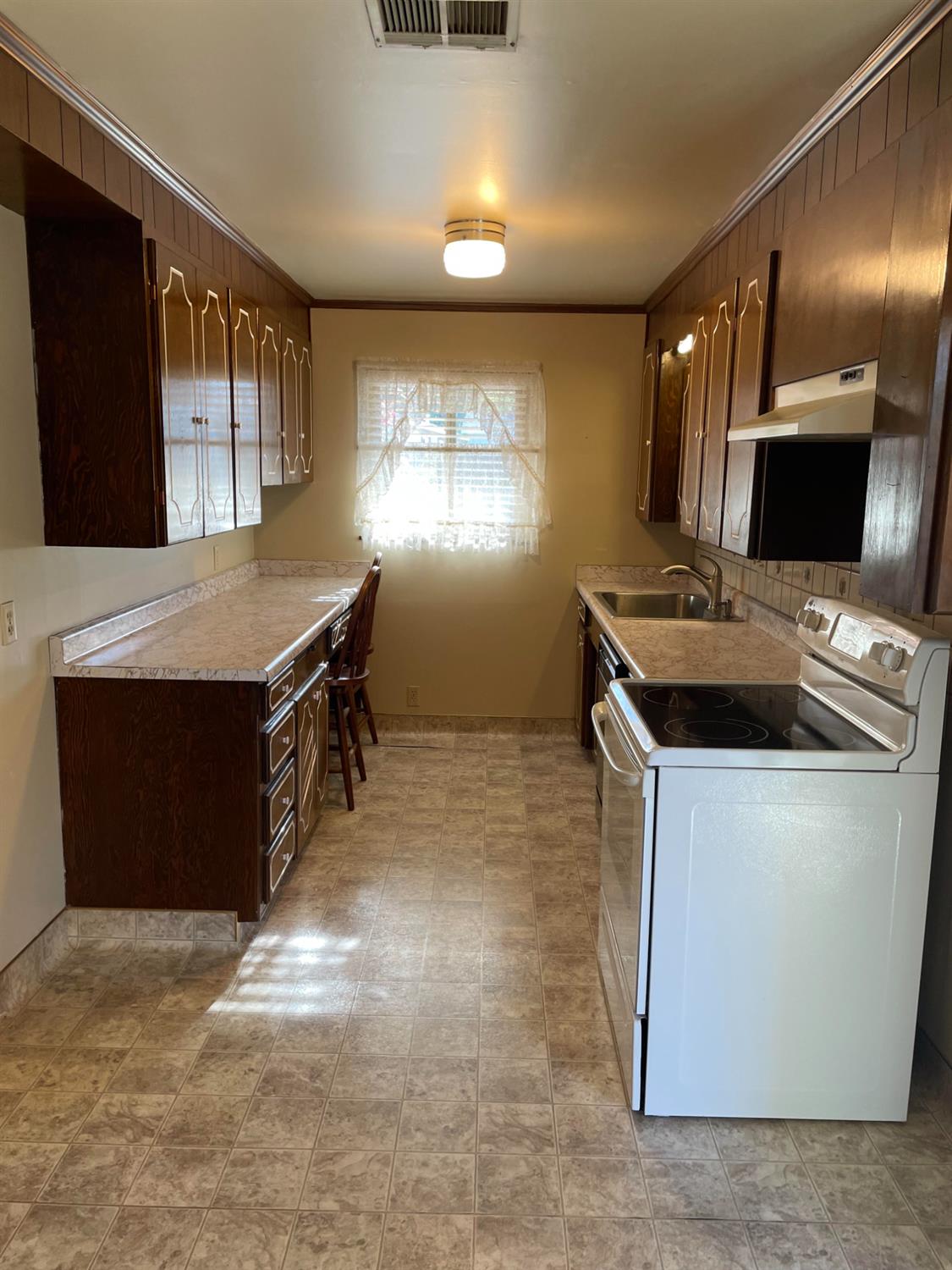 1506 Mitchell, Escalon, CA 95320