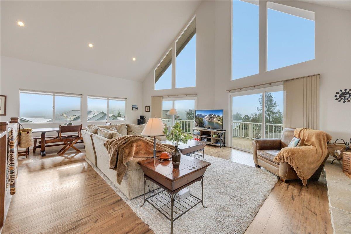 935 Foothill Rd, Copperopolis, CA 95228