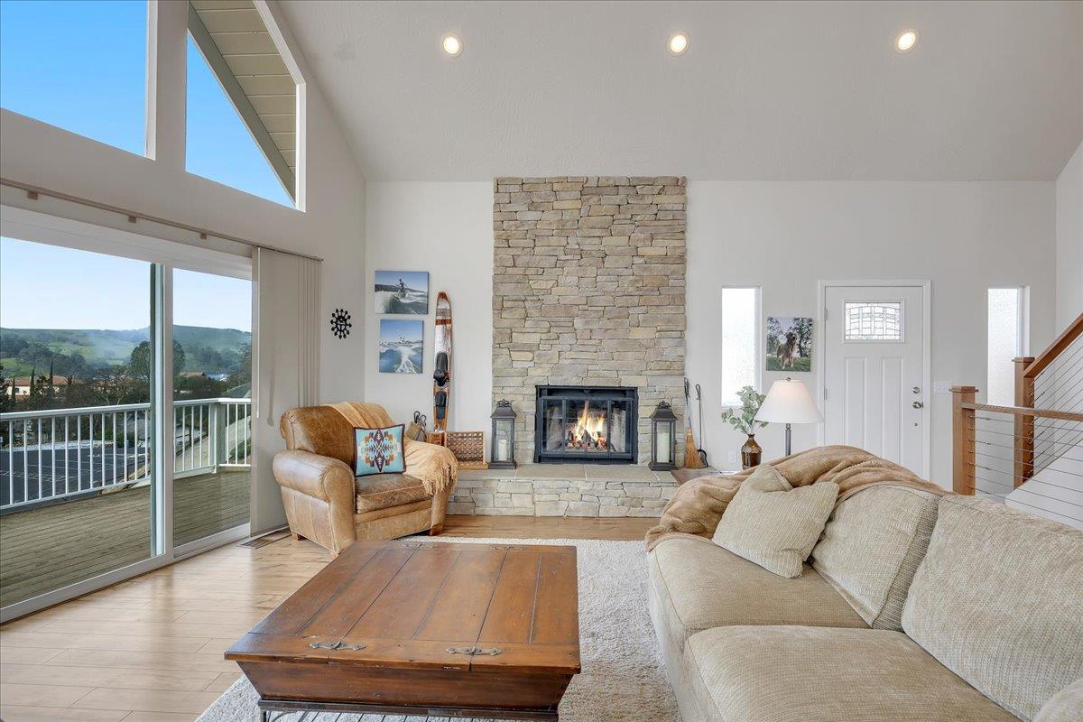 935 Foothill Rd, Copperopolis, CA 95228