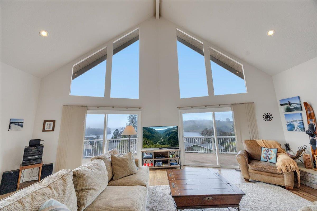 935 Foothill Rd, Copperopolis, CA 95228