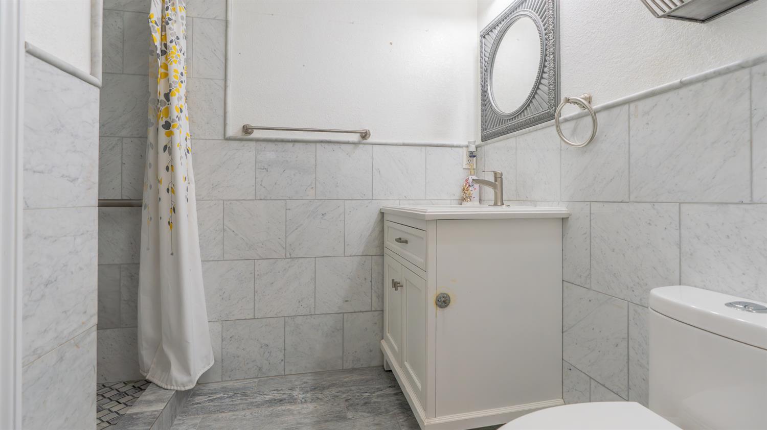 707 Chenin Blanc Dr, Manteca, CA 95337