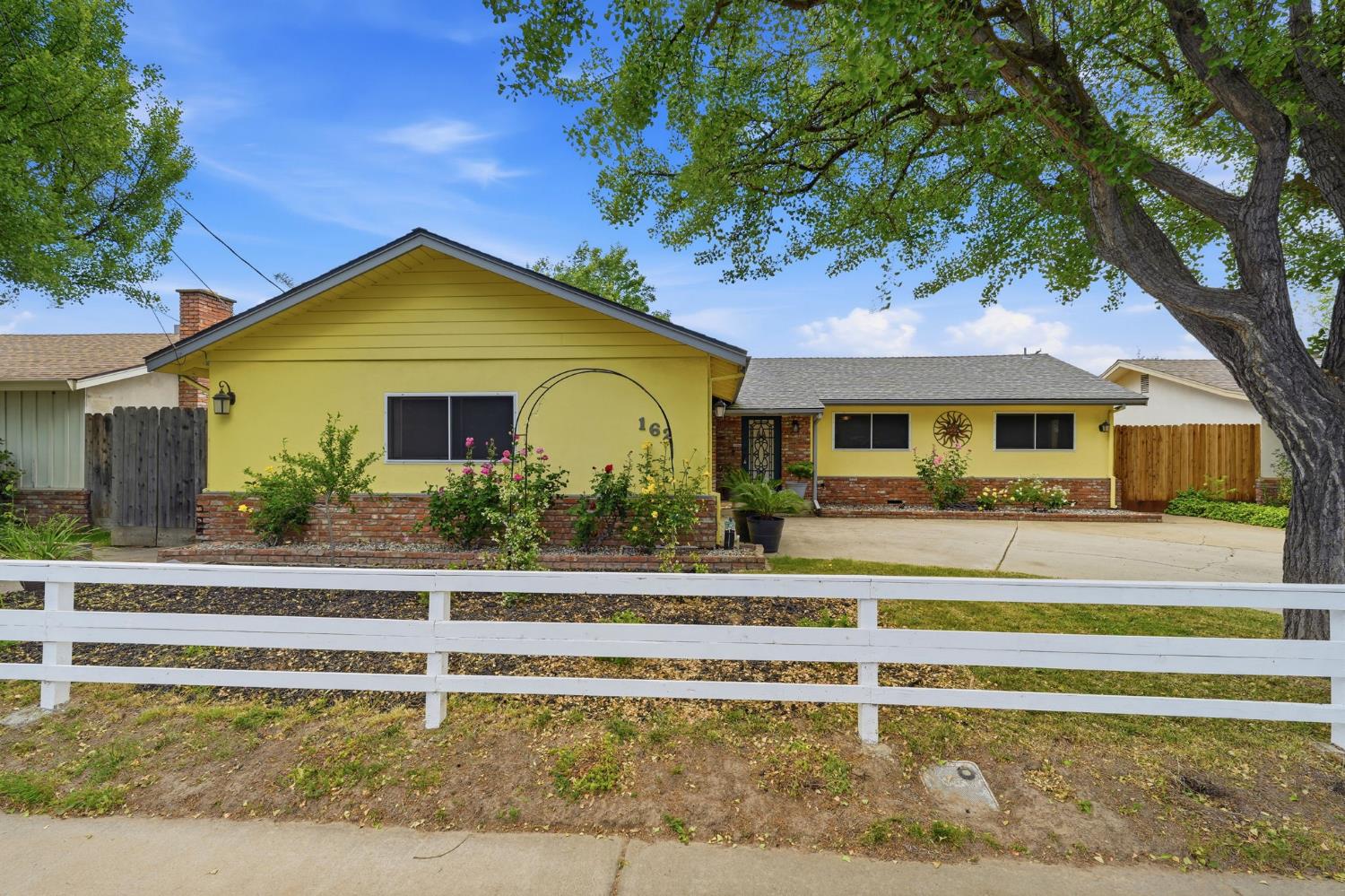 1623 Sandalwood Dr, Modesto, CA 95350