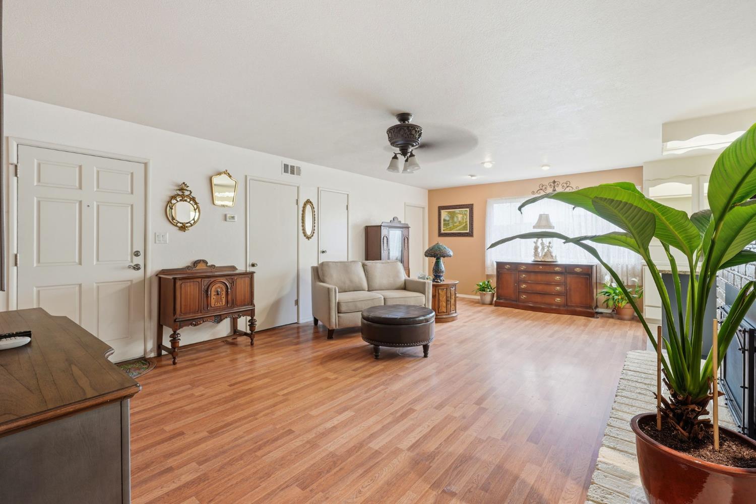 1623 Sandalwood Dr, Modesto, CA 95350