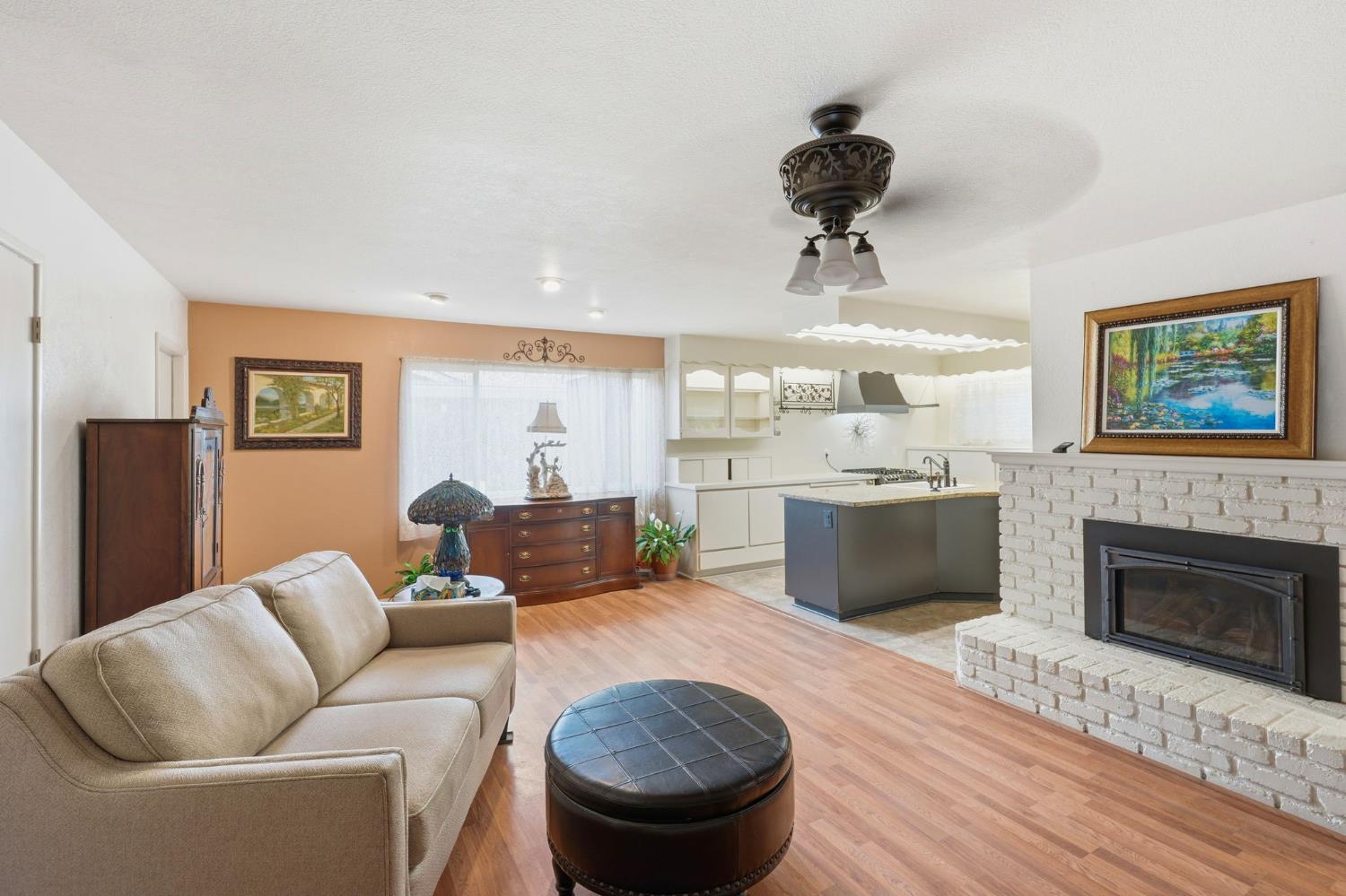 1623 Sandalwood Dr, Modesto, CA 95350