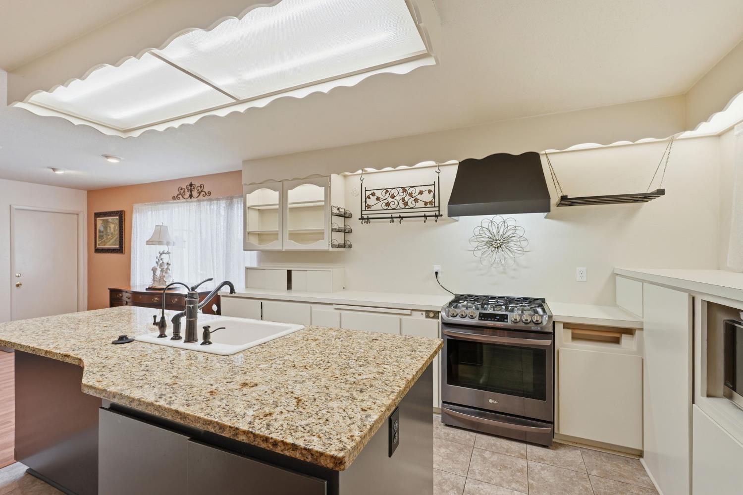 1623 Sandalwood Dr, Modesto, CA 95350