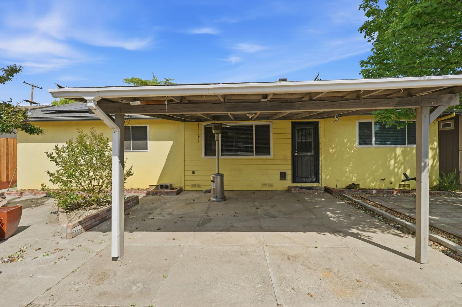 1623 Sandalwood Dr, Modesto, CA 95350