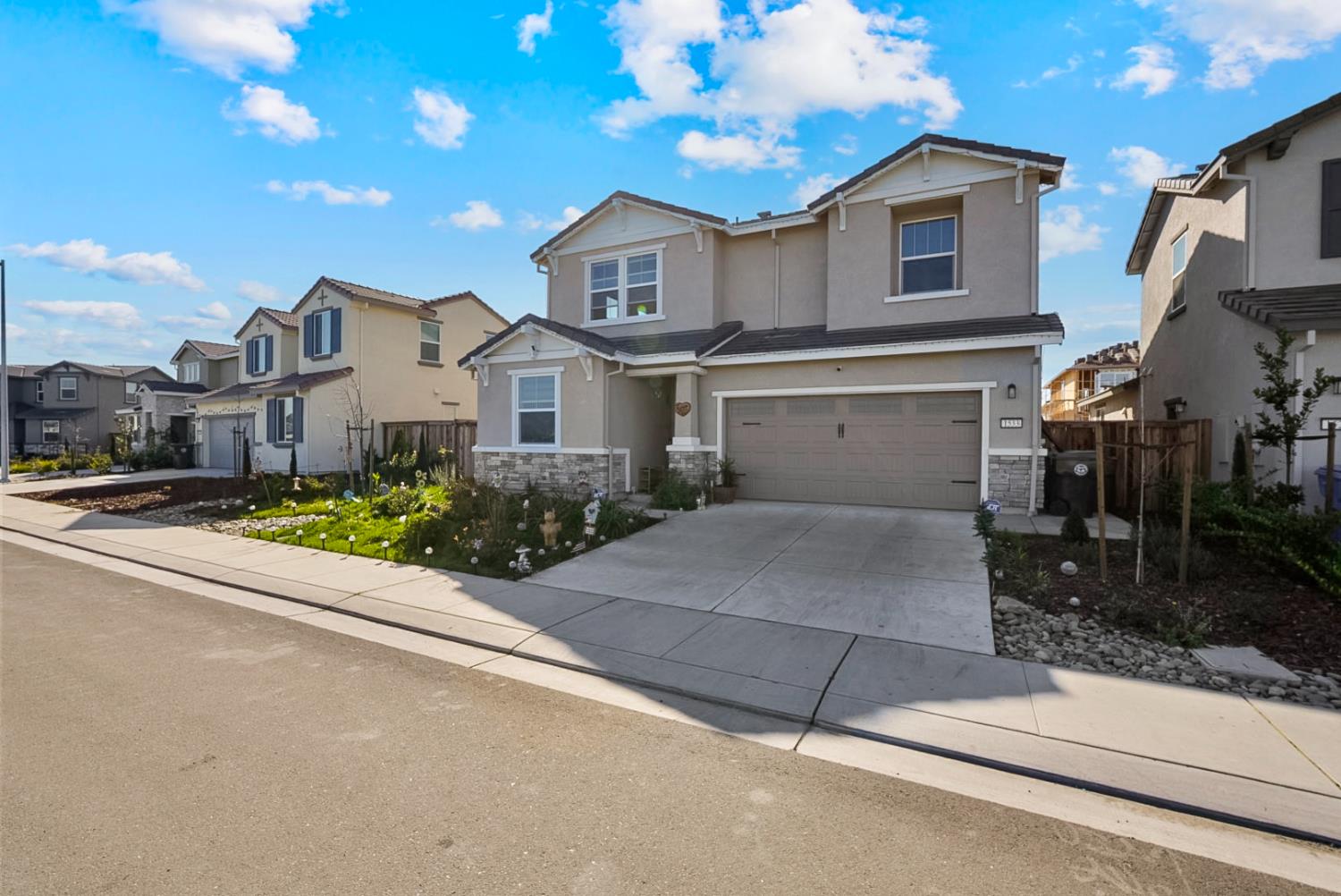 1533 Finestra Dr, Manteca, CA 95337