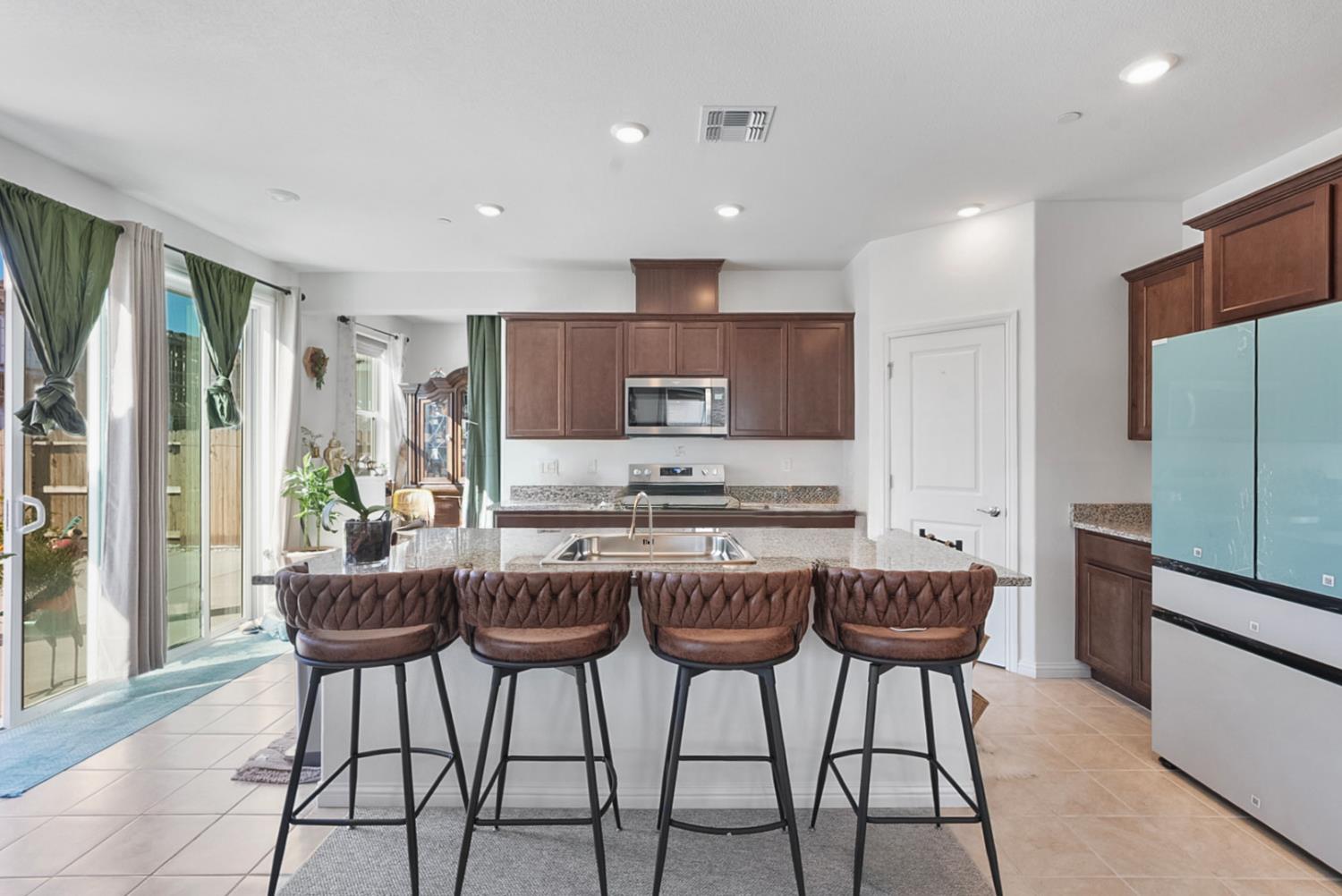 1533 Finestra Dr, Manteca, CA 95337