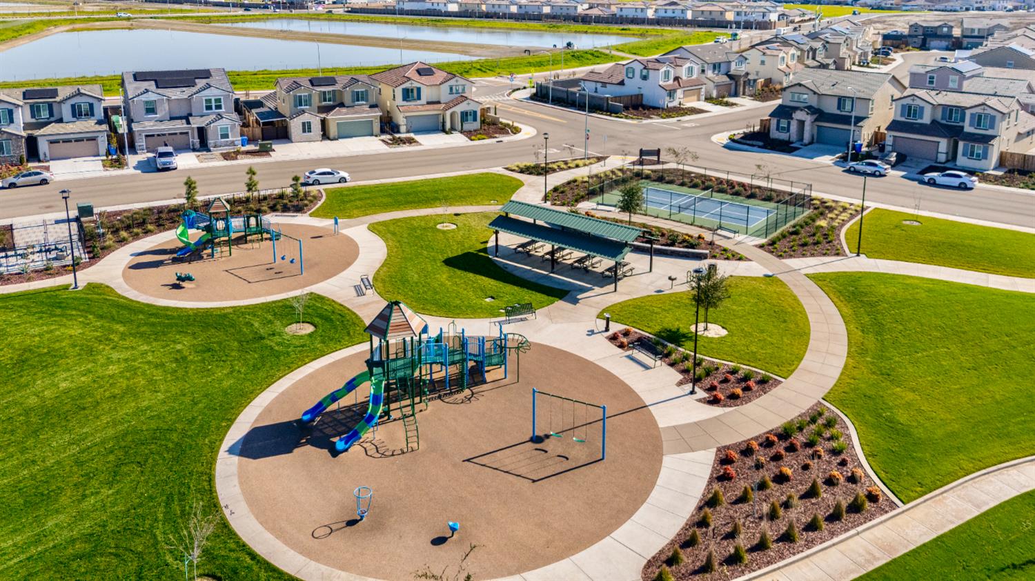 1533 Finestra Dr, Manteca, CA 95337