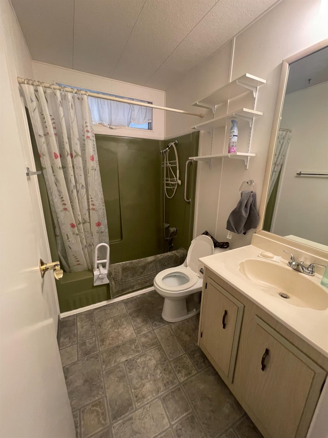 150 Pestana Ave #99, Manteca, CA 95336