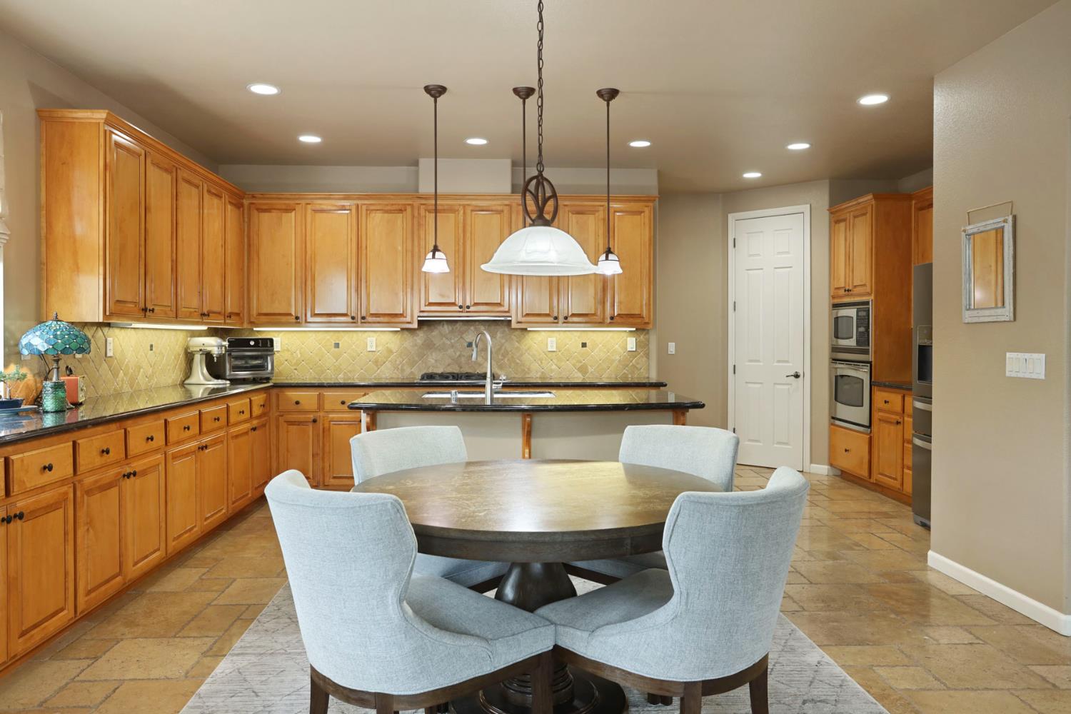 565 Bodeson Ct, Ripon, CA 95366