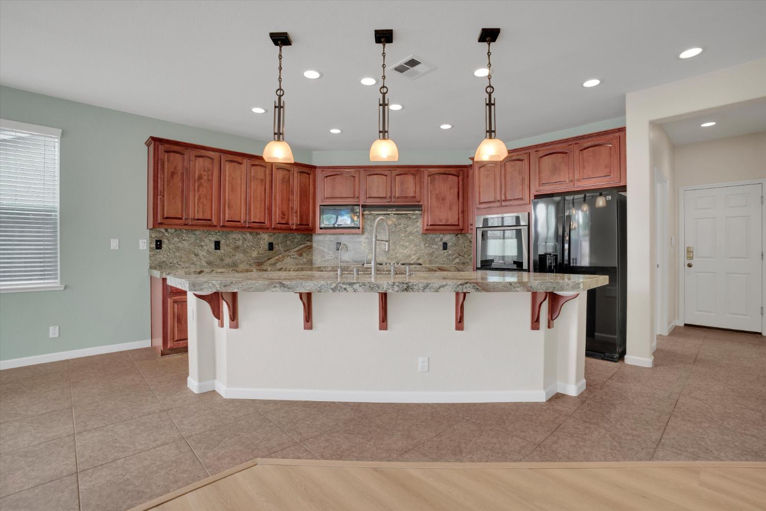 1265 Fawn Lily Dr, Patterson, CA 95363