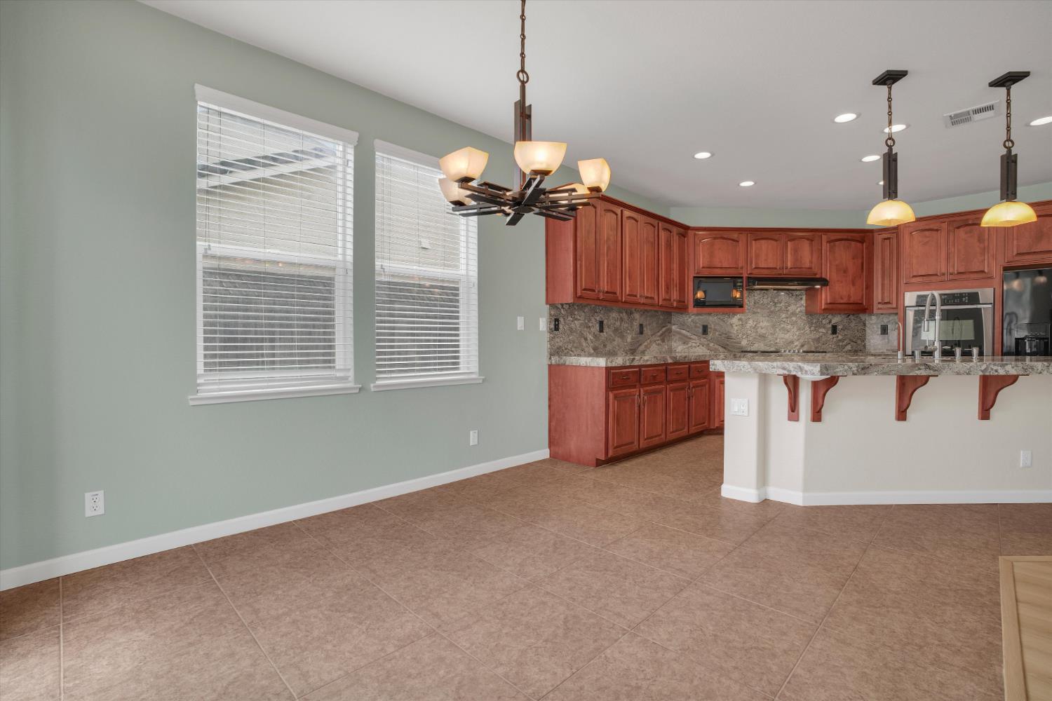 1265 Fawn Lily Dr, Patterson, CA 95363