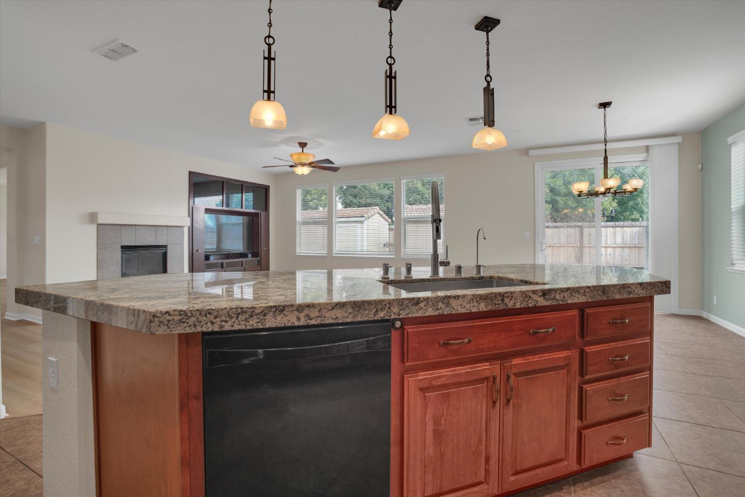 1265 Fawn Lily Dr, Patterson, CA 95363