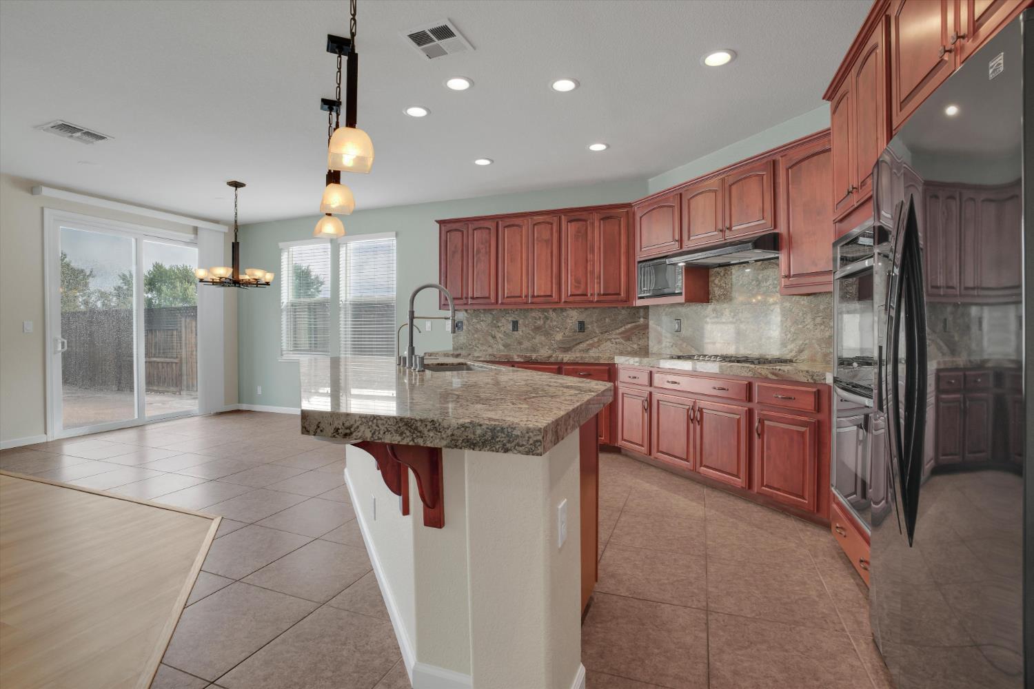 1265 Fawn Lily Dr, Patterson, CA 95363