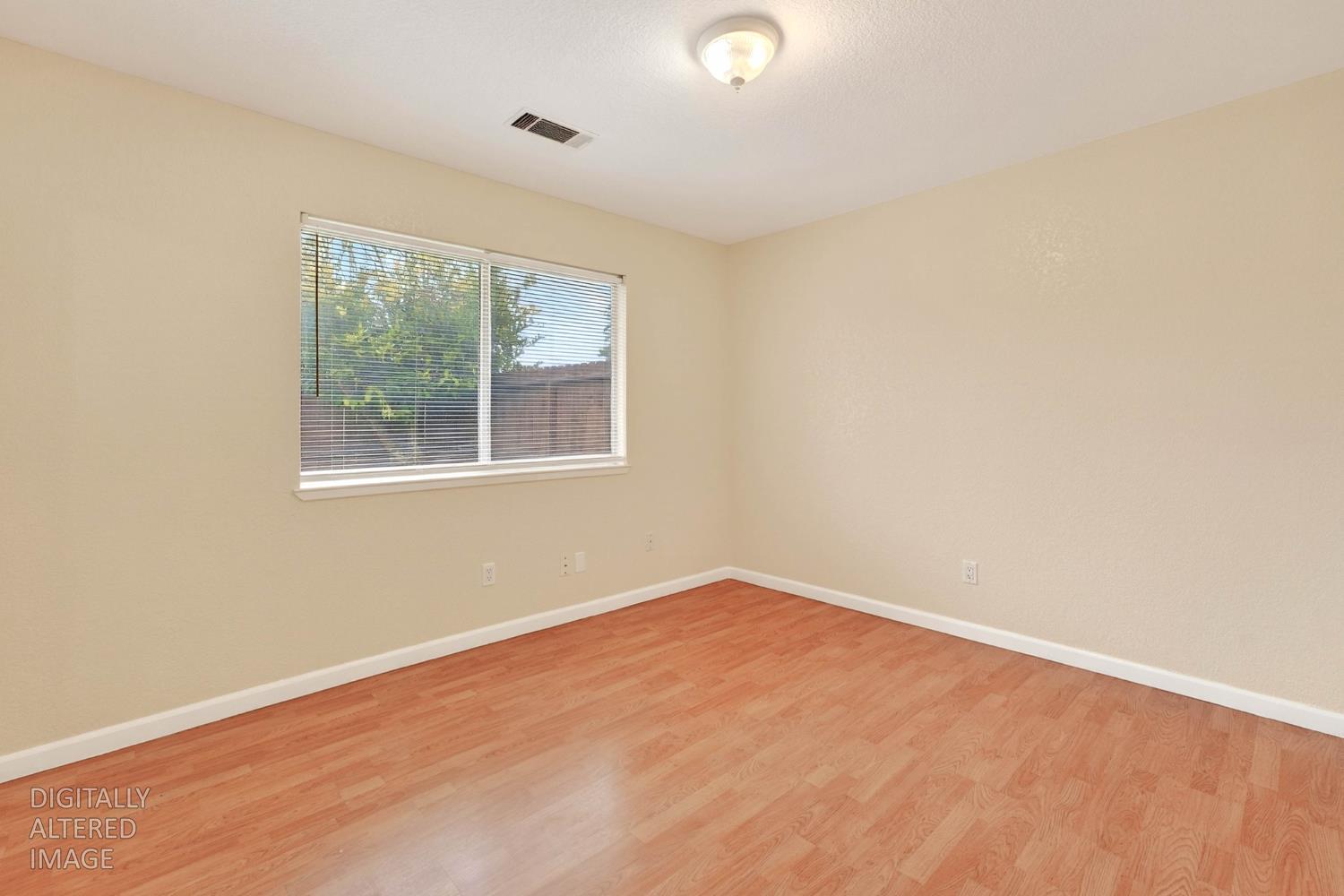 517 W Tuolumne Rd, Turlock, CA 95382