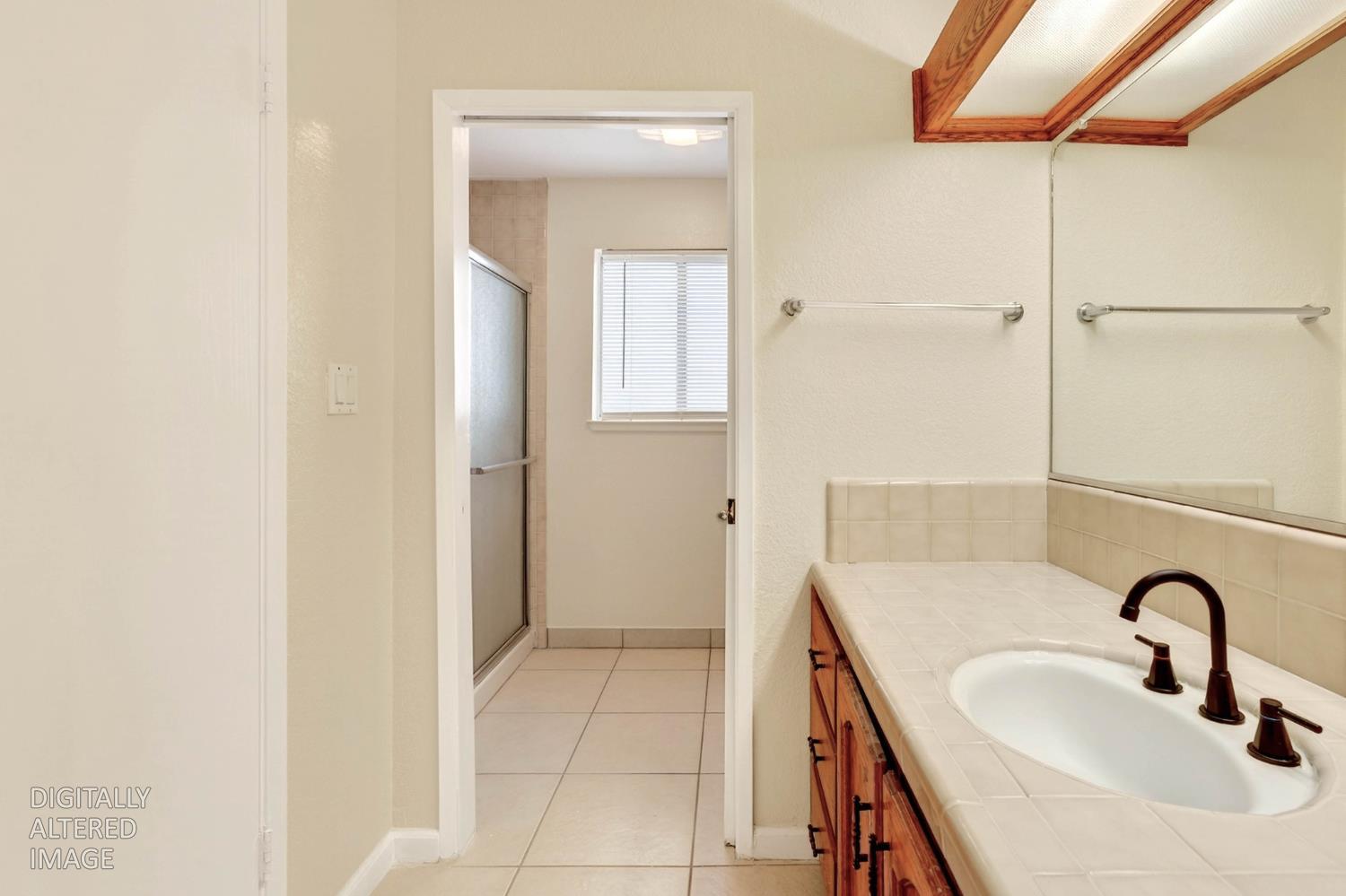 517 W Tuolumne Rd, Turlock, CA 95382