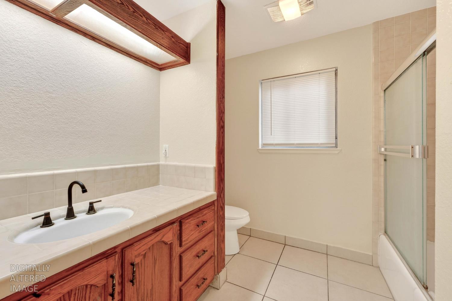 517 W Tuolumne Rd, Turlock, CA 95382