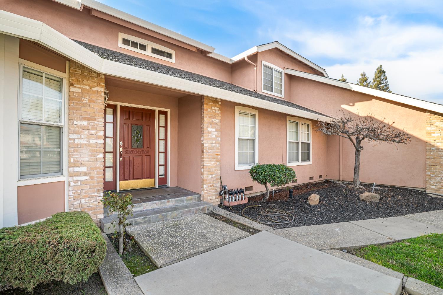 3913 Viader Dr, Modesto, CA 95356