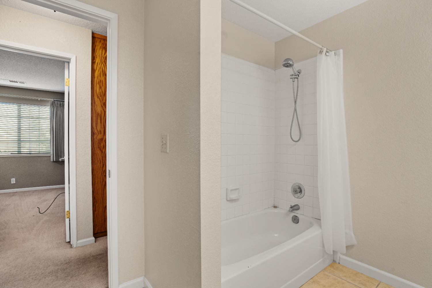 3913 Viader Dr, Modesto, CA 95356