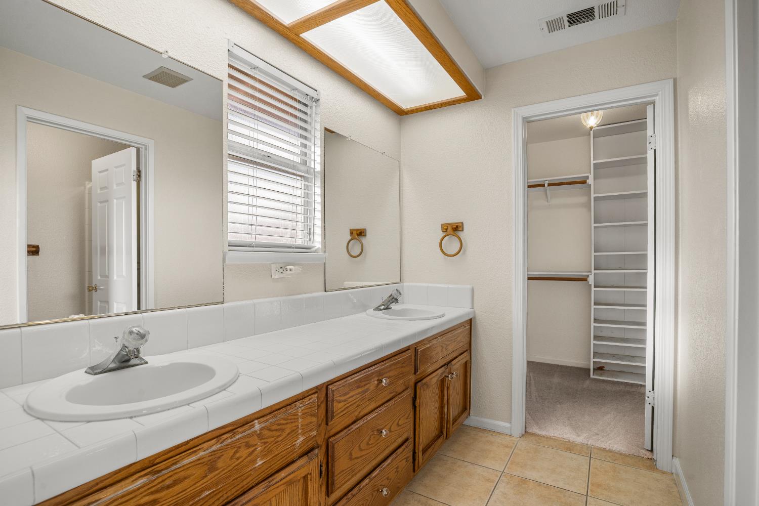 3913 Viader Dr, Modesto, CA 95356