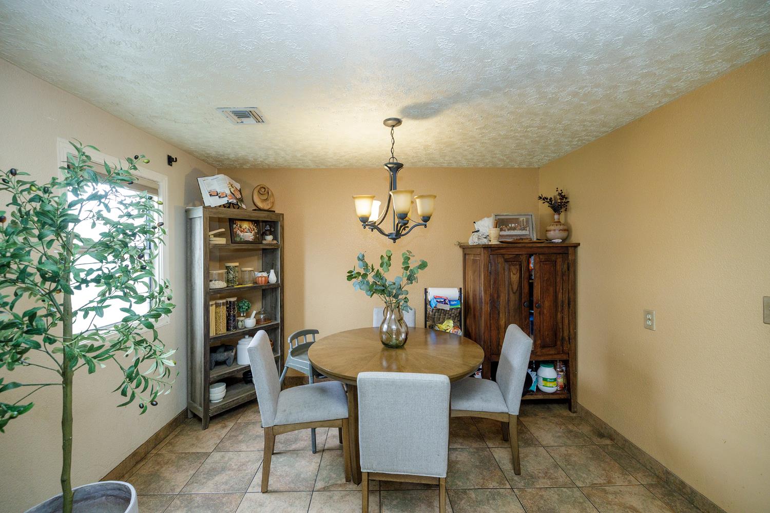 618 Wellsford Rd, Modesto, CA 95357