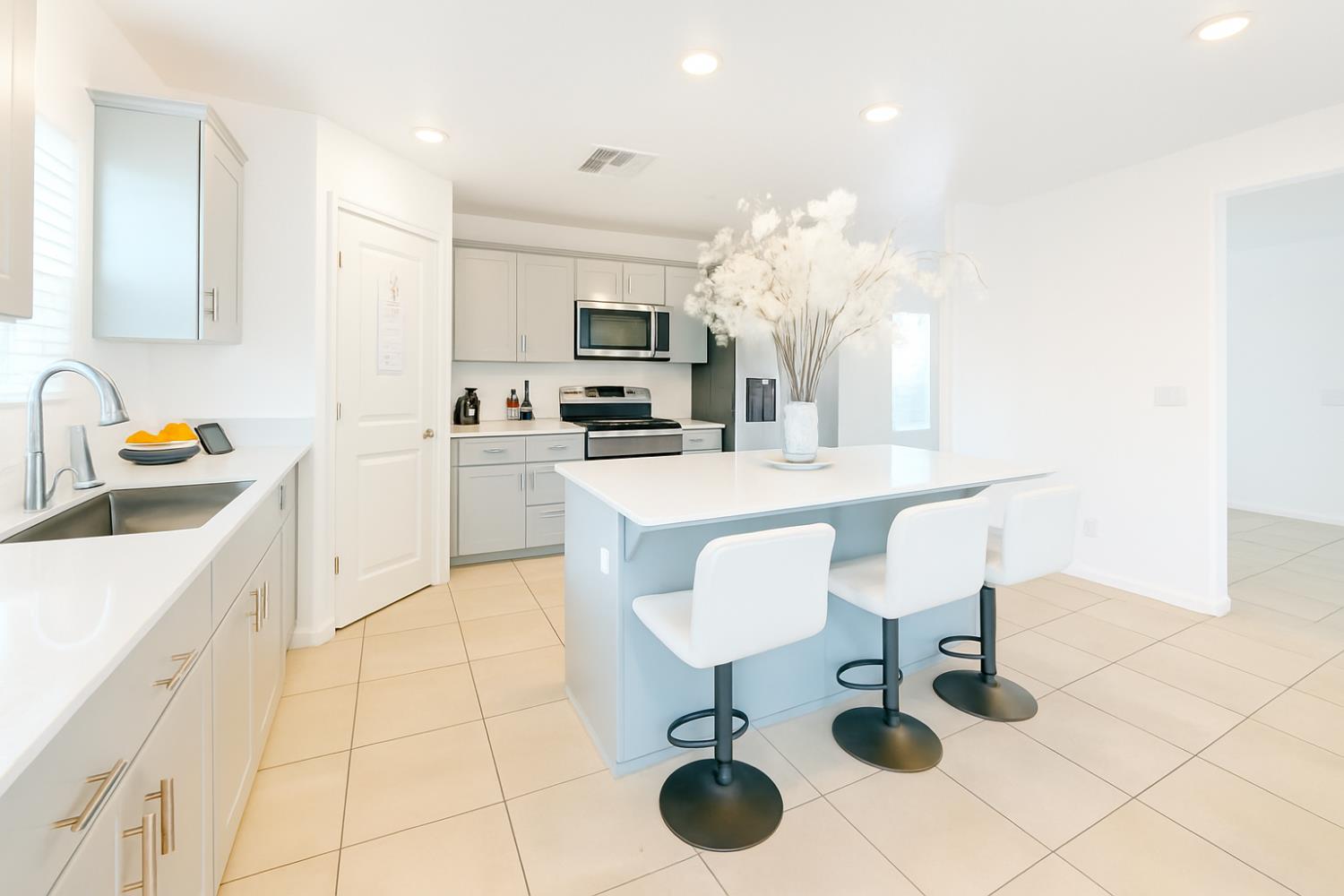 1775 Tomaso Ct, Los Banos, CA 93635