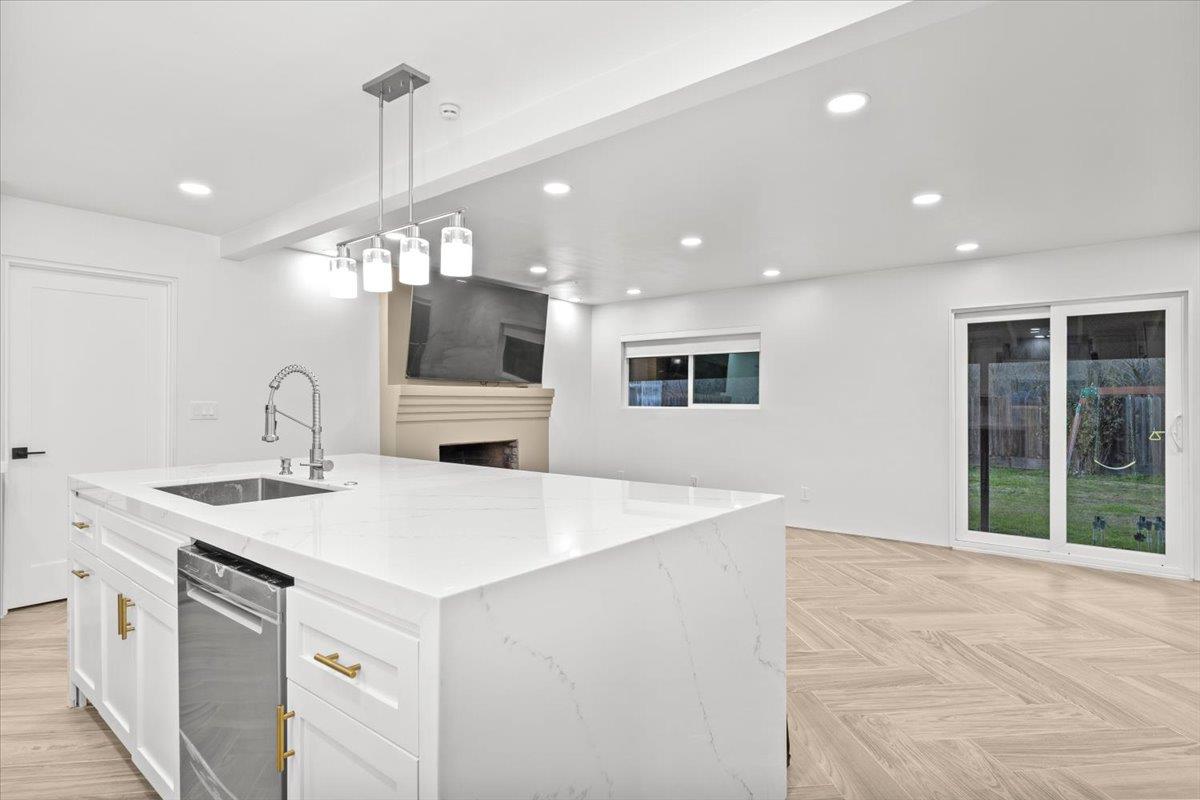 2213 Evelle Ln, Turlock, CA 95380